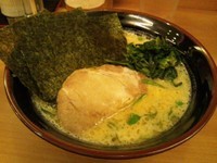 「ラーメン630円」@濃厚豚骨ラーメン 爆丸の写真