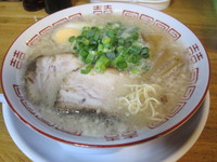 「豚骨らーめん　500円（クーポン価格）」@中華そば専門 めんやいただきの写真