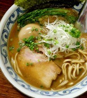 「名称不詳（濃厚ニボベタ）＋味玉（830円）」@らー麺屋 バリバリジョニーの写真