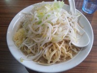 「ガッツリラーメン(中盛り・ヤサイ、ニンニク) ￥650」@中華そば 伝堂の写真