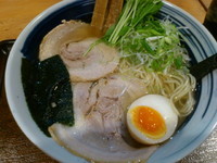 「琥珀そば／塩（￥７７０）」@自家製麺 琥珀の写真