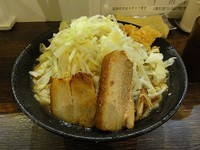 「豚醤油らーめん 700円　大盛　野菜/ニンニク/太麺」@麺バカ息子の写真