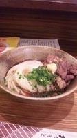 「肉ぶっかけ温泉たまごのせ（980円）」@うどん屋 きすけの写真