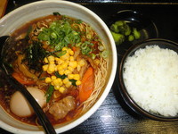 「焼肉らうめん７８０円＋半ライス５０円＋味玉（クーポン）」@けん軒の写真