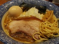 「濃厚煮干しそば味玉入り（中盛り）」@ラーメン燈郎の写真