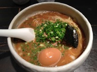 「掛け豚そば 800円＋味玉100円」@俺の空 池袋店の写真