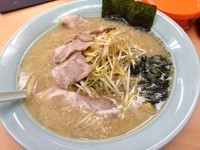 「ネギチャーシューメン（中盛）／\900+\130」@ラーメンショップ 三芳町店の写真