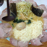 「ネギとろ味噌チャー＋大盛り＋元気玉(味玉)」@壱発ラーメン 福生店の写真