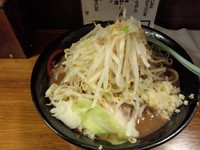 「小ラーメン(ﾆﾝﾆｸ)」@豚五里羅Ⅱの写真