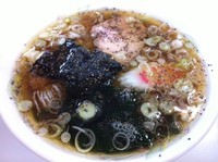 「ラーメン半チャーハンセット　８７０円」@御食事処 鈴屋の写真