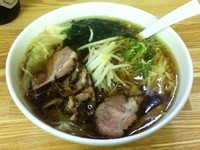 「醤油チャーシューワンタン麺」@味の大西 茅ヶ崎店の写真