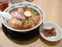 「桂花拉麺　７００円＋太肉・替え玉サービス」@桂花ラーメン 池袋サンシャイン60通り店の写真