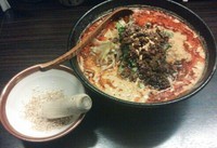 「赤坦々麺（大盛り）辛め」@熱烈タンタン麺 五味五香の写真