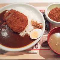 「カツカレー(大盛)￥８２０＋コロッケ￥１００」@ごはんどき 柏店の写真