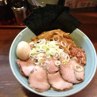 「油そば大盛り全部のせ」@兎に角 松戸店の写真