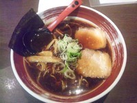 「ブラックラーメン＋大盛＋麺硬め」@富山ブラック 麺家いろは 池袋店の写真