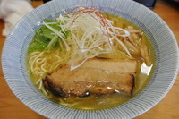 「淡麗鶏塩そば」@塩つけ麺 灯花の写真