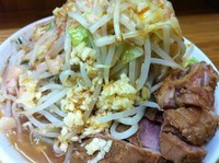 「小豚ラーメン（麺カタメ、全マシ）」@ラーメン二郎 赤羽店の写真