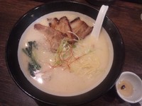 「熟成しおそば ￥680＋自家製ベーコン ￥100」@焙煎汐蕎麦処 金字塔の写真