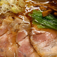 「ラーメン全部載せ+大盛り(150円)+ライス大(200円)」@GANCON NOODLEの写真