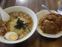 「毎日の一品（６８０円）谷記特製炒飯とラーメンのセット」@中華料理 谷記 錦糸町南口店の写真