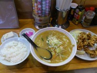 「ラーメンからあげセット（みそ）　1000円」@味勝負 二代目 蝦夷の写真
