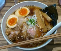 「特製中華ソバ+玄米ごはん」@ソラノイロ ARTISAN NOODLESの写真