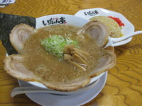 「醤油チャーシューラーメン・半チャーハン」@いっちゃん亭の写真
