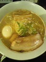 「煮玉子らーめん（塩）」@ラーメン専門店 なるとやの写真