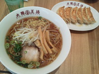 「中華そば（大盛り）＋元祖焼餃子」@大阪王将 松本店の写真
