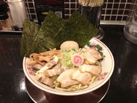 「特製さいころ油そば」@肉煮干し中華そば さいころ あきるの店の写真