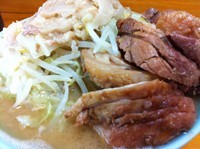 「ブタ入り（全マシ）」@ラーメン二郎 新橋店の写真