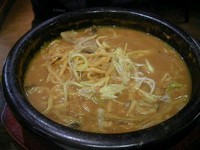 「鍋焼き味噌ラーメン+α」@新潟進化系ラーメン 俺たち越後や! 新宿御苑店の写真