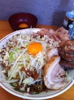 「小ラーメン、汁なし、チーズ、追加生卵　=　860円」@豚星。の写真