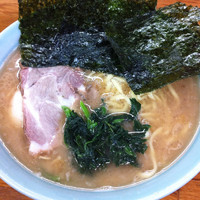 「ラーメン中盛 味濃め硬め」@六角家 羽田店の写真