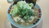 「ラーメン＋キャベツ」@横浜家系 元町家の写真