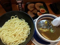 「最強チャーシューつけ麺中盛あつもり　1080円」@○寅 麺屋 山本流の写真