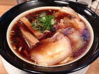 「大阪ブラック（太麺）＋チャーシュー」@金久右衛門 梅田店の写真