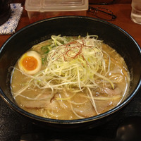 「煮干し豚骨大盛りと焼豚丼セット」@茨木きんせいの写真