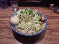 「ラーメン並＋野菜ニンニクマシ＋半熟玉子」@ラーメン燈郎の写真