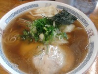 「醤油　わんたんめん」@支那そばやの写真
