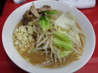 「ラーメン（並２００g）ニンニク６００円」@びんびん豚の写真