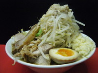 「ラーメン（並）ヤサイ・ニンニクＷ・アブラ　600円」@びんびん豚の写真