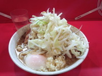 「ラーメン＋温泉熟卵（ニンニク少なめ）」@ラーメン二郎 府中店の写真