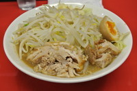 「並（ヤサイチョイ増し・ニンニク）」@びんびん豚の写真