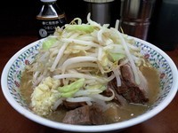 「ぶた小ラーメン ￥800 ニンニク」@ラーメン二郎 めじろ台法政大学前店の写真