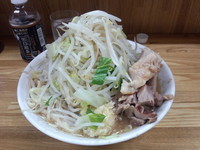 「小ラーメン（650円）ニンニクヤサイ」@ラーメン二郎 赤羽店の写真