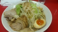 「ラーメン小ニンニクアブラ600円」@びんびん豚の写真