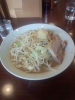 「ラーメン（ヤサイチョイマシ・コイメ・ニンニク）」@メガガンジャの写真