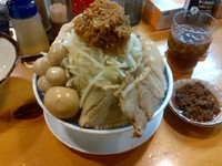 「らーめんかつを野菜チョイ増しにんにく増し＋バカ豚味玉Wうずら」@山勝角ふじ 新松戸店の写真